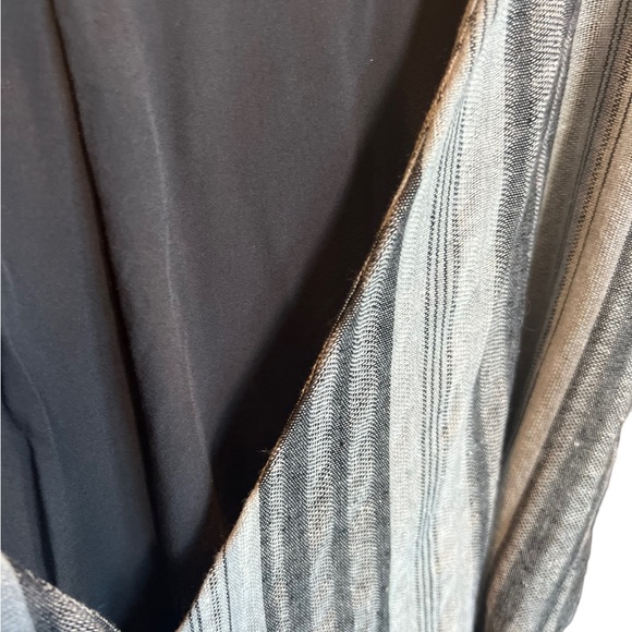 Lulu’s Island Retreat grey striped wrap dress - Picture 6 of 7